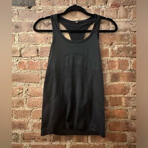 Lululemon workout top size 4